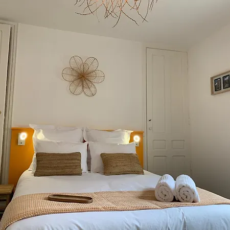 Logis St Joseph Couette-café 3*